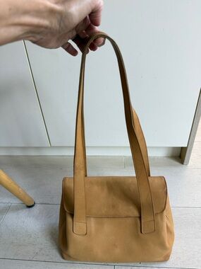 Gorgeous Coach Leather Shoulder Bag